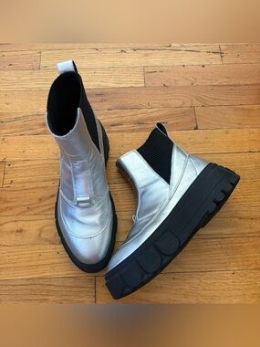 Sorel Caribou X Waterproof Platform Chelsea Boots Silver Leather Size 10